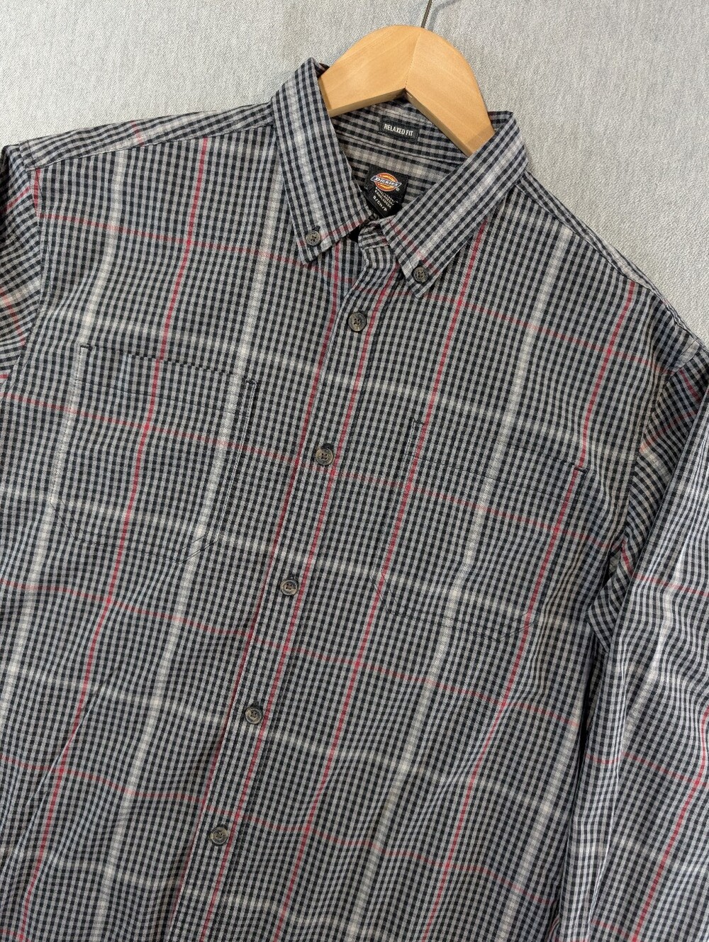 Dickies Relaxed Fit Plaid Button Down Shirt Men's Small Black Grey Red